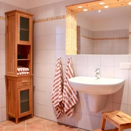 Апартаменты Erdgeschoss, Ueberdachte Terrasse, Familienbett, Holzfussboden