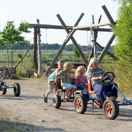 Erdgeschoss, Ueberdachte Terrasse, Familienbett, Holzfussboden Апартаменты Grube